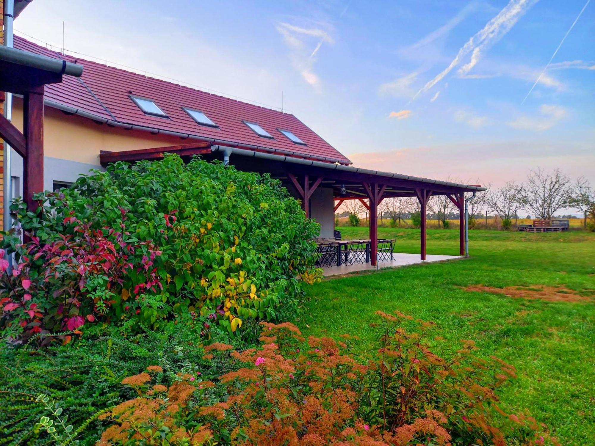 Horpacsi Europa Piheno Koezpont Hotel Exterior photo