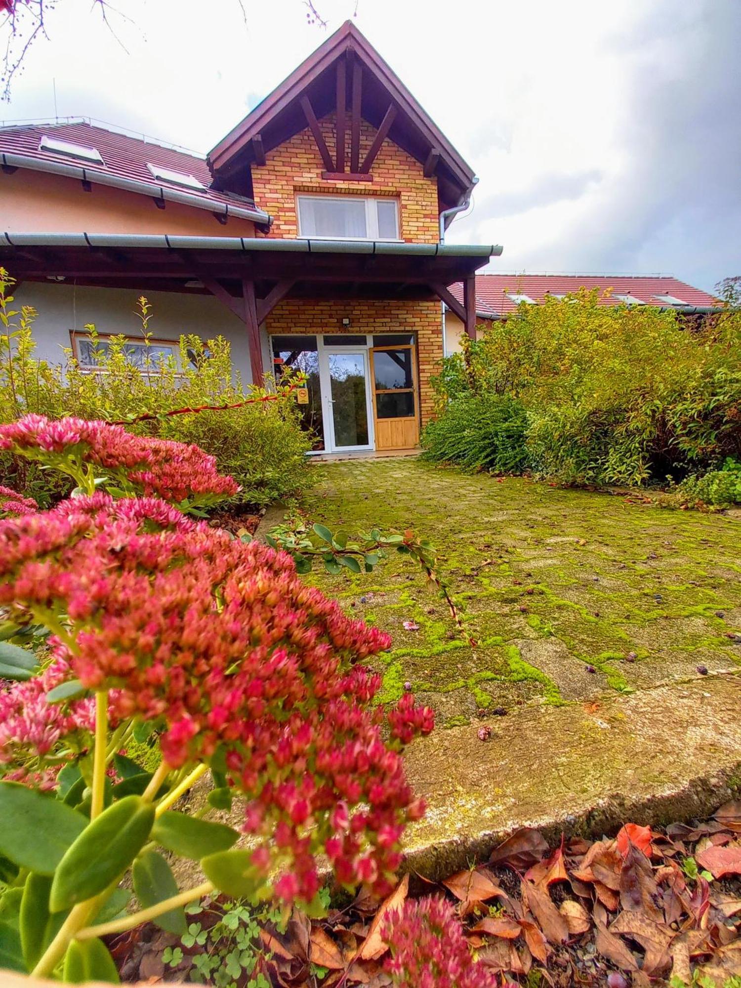 Horpacsi Europa Piheno Koezpont Hotel Exterior photo