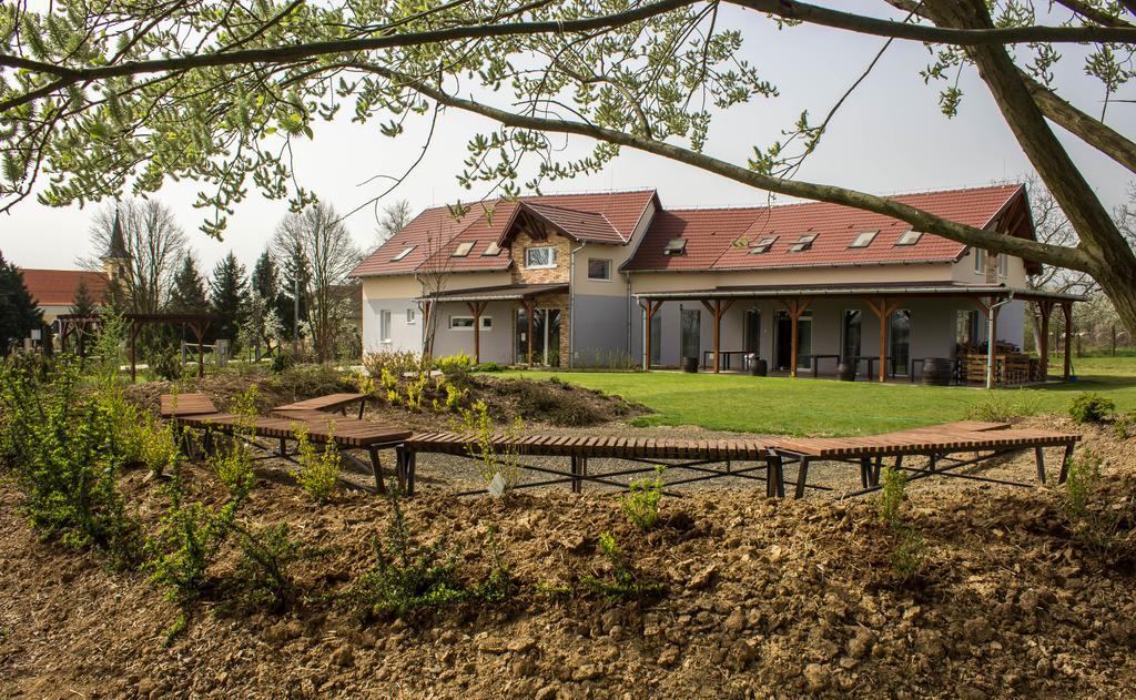 Horpacsi Europa Piheno Koezpont Hotel Exterior photo